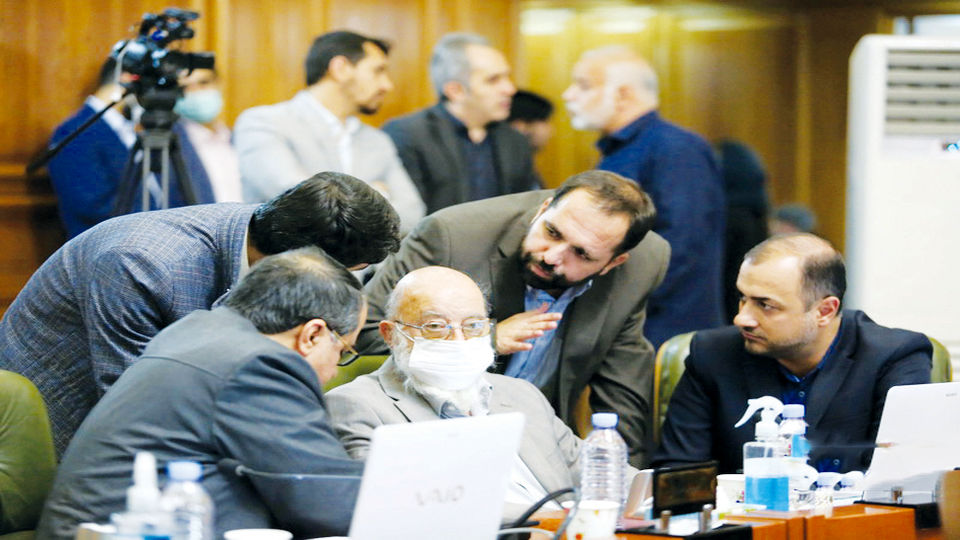 شورا زیر بار می‌رود؟ 