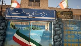 روایت دانش‌آموزان مدارس مشهد از ماجرای مسمومیت‌شان/درهای سالن مدرسه را بسته بودند و می‌گفتند کسی حق ندارد بیرون برود/ معلم‌ها می گفتند تلقین نکنید حالتان خوب است