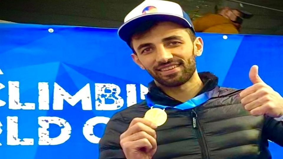 لاعب إیرانی یحصد ذهبیة کأس العالم لتسلق الجلید
