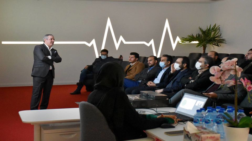 بازدید رئیس سازمان غذاودارو از داروسازی افق تولید دارو