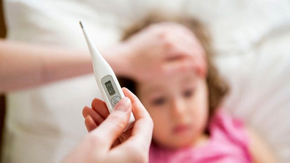 رییس مرکز طبی کودکان: هنوز از پیک آنفلوآنزا به طور کامل گذر نکردهایم