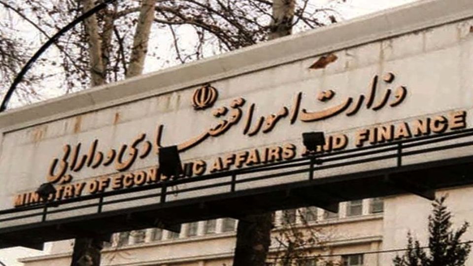 افزایش ۱۰ درصدی حقوق کارکنان بانکهای دولتی برای نیمه دوم سال