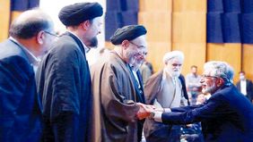 تقابل اصولگرایی رادیکال
 با اصولگرایی میانه
