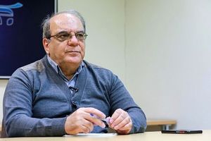 نقد عباس عبدی به ادامه  آموزش مجازی:  آموزش مجازی با شدت بسیار زیادی نابرابری آموزشی را تشدید کرده است / روند اجتماعی شدن دانش آموزان دچار اختلال شده است