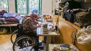 بهزیستی با الگوی قدیمی با معلولان رفتار می‌کند